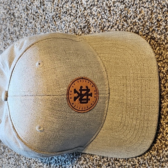 Gray hat - Picture 1 of 5